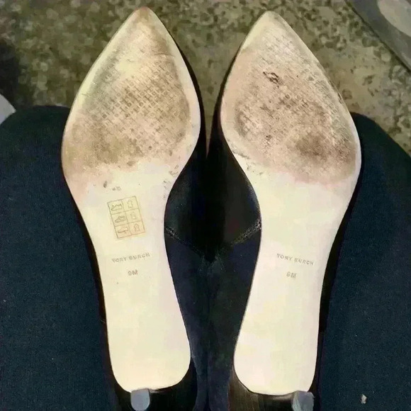 Tory Burch Ankle boot whit logo T hardware logo size 9 color black .worn once - Picture 9 of 9